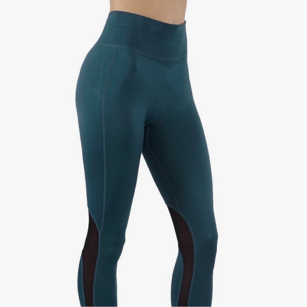 NWT~ Yoga Fit Pants dry-fit Work Out Leggings with Mesh Cut Out Design